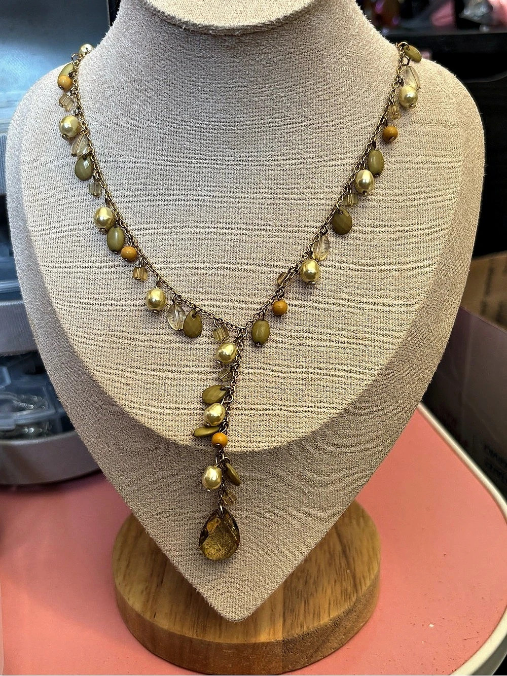 Crazy Horse By Liz Claiborne Beaded Pendant Necklace in Gold & Green Like New